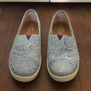 Toms Blue Mosaic Tile Print Shoes (Women’s 8.5)